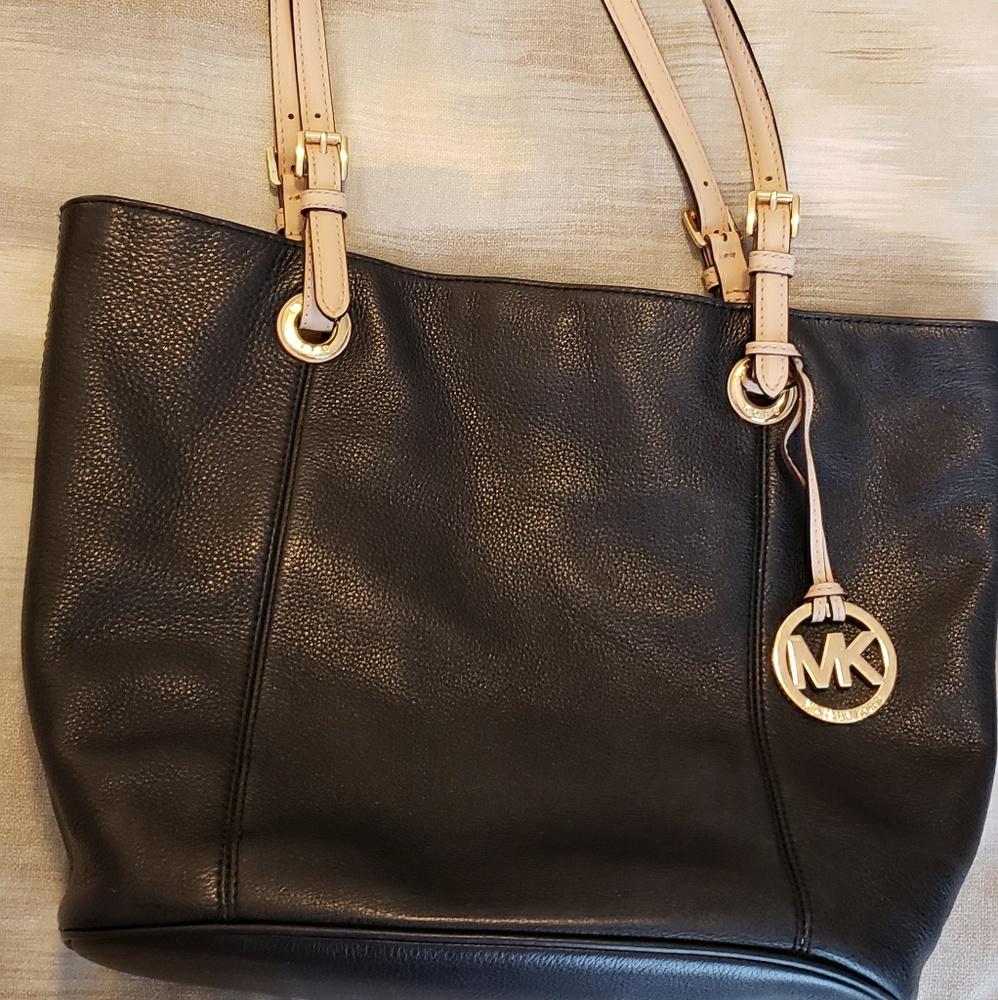 Mk purse - Picture 1 of 3